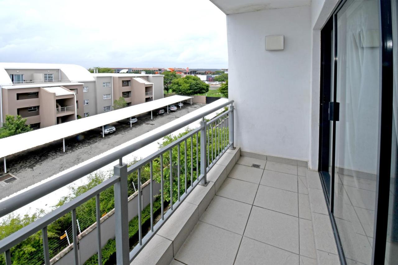 Zwelakho Furnished Apartments The Cube Johannesburgo Exterior foto